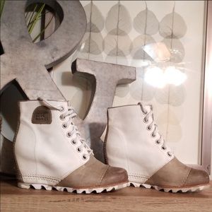 SOREL WEDGE BOOTIES